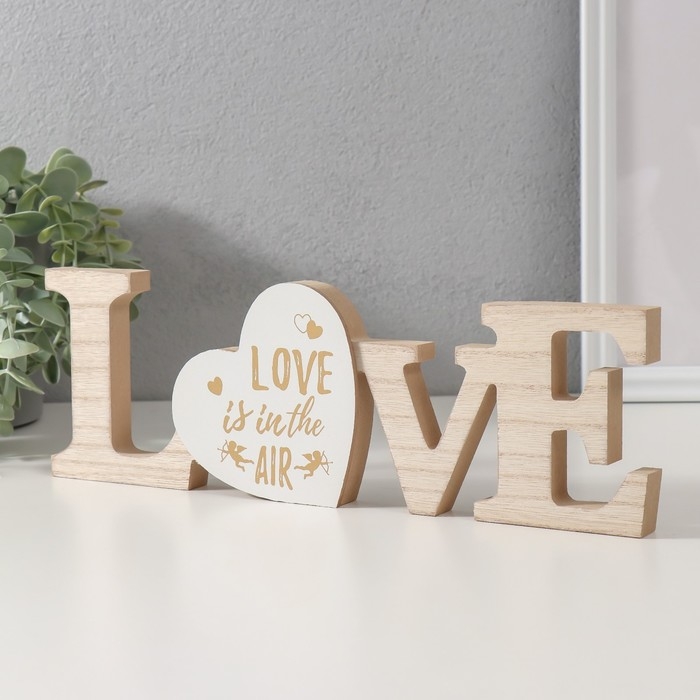 Сувенир дерево  Сувенир дерево "Надпись - Любовь витает в воздухе" 1,8х29,6х9,7 см