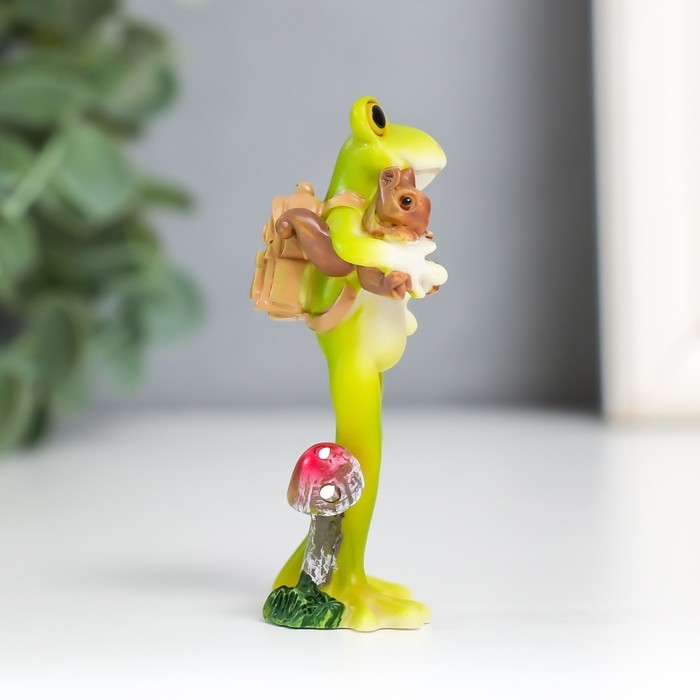 Сувенир полистоун Сувенир полистоун "Лягушонок с белочкой" 7х3,1х2,5 см