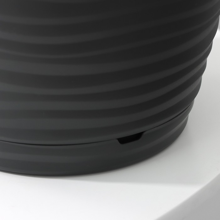 Горшок для цветов с поддоном Saffron, 5,4 л, d=22,4 см, h=20,5 см, пластиковый, цвет чёрный Горшок для цветов с поддоном Saffron, 5,4 л, d=22,4 см, h=20,5 см, пластиковый, цвет чёрный