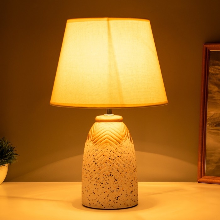 Лампа настольная Лампа настольная "Киу" 1х40Вт Е14 белый/золото 22х22х34см