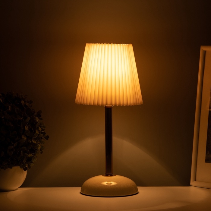 Лампа настольная Лампа настольная "Лира" 1х40Вт Е27 белый/золото 15х15х32,5см