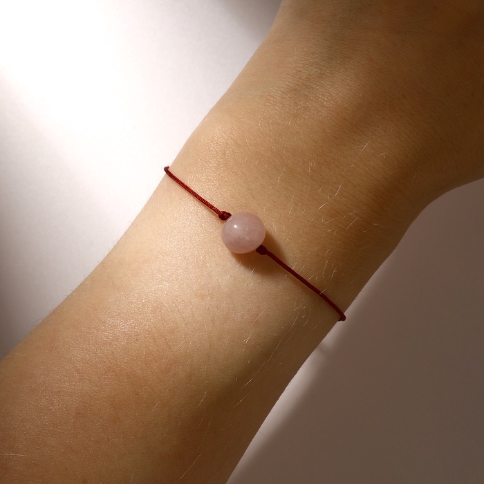 Браслет желаний «Кварц розовый» на бордовой нити, длина регулируется Браслет желаний «Кварц розовый» на бордовой нити, длина регулируется