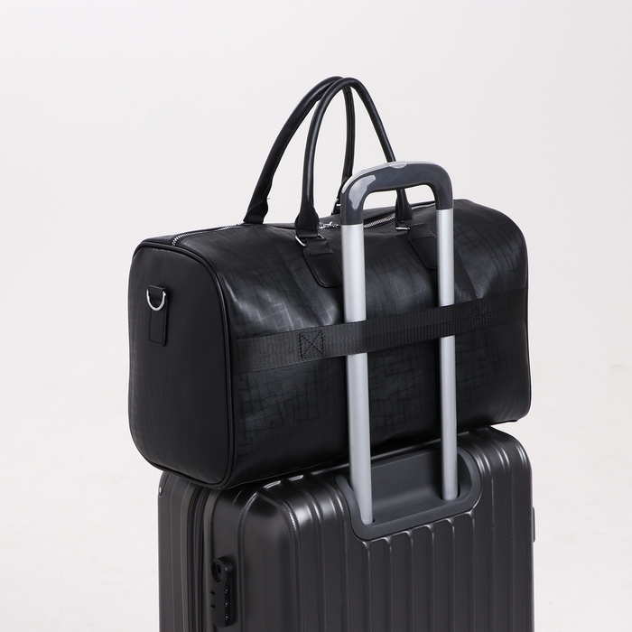 Сумка дорожная на молнии, держатель для чемодана, длинный ремень, цвет чёрный Сумка дорожная на молнии, держатель для чемодана, длинный ремень, цвет чёрный