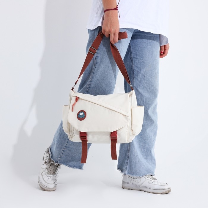 Сумка молодёжная на клапане, цвет молочный/коричневый Сумка молодёжная на клапане, цвет молочный/коричневый