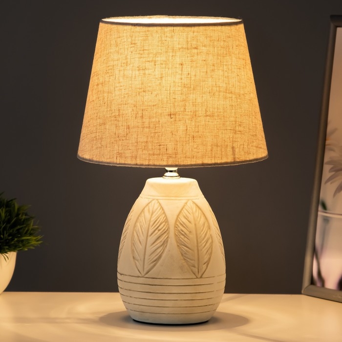 Настольная лампа Настольная лампа "Элнес" Е14 40Вт бело-серый 19х19х32 см RISALUX