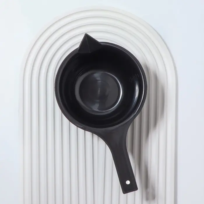 Чаша для окрашивания, с удлинённой ручкой, 300 мл, d=12×5.5(±1) см, чёрная