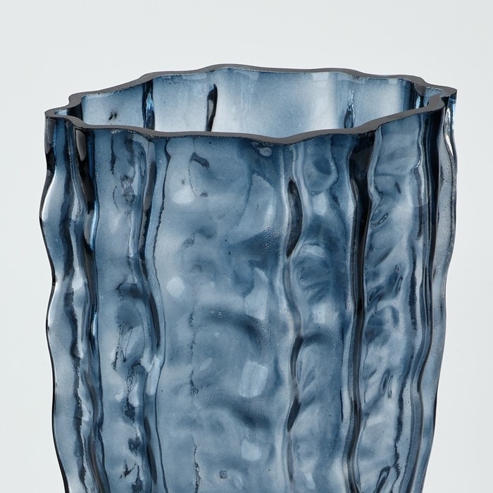 Ваза для цветов «Марбл блу» из синего стекла 23×15×9 см Ваза для цветов «Марбл блу» из синего стекла 23×15×9 см