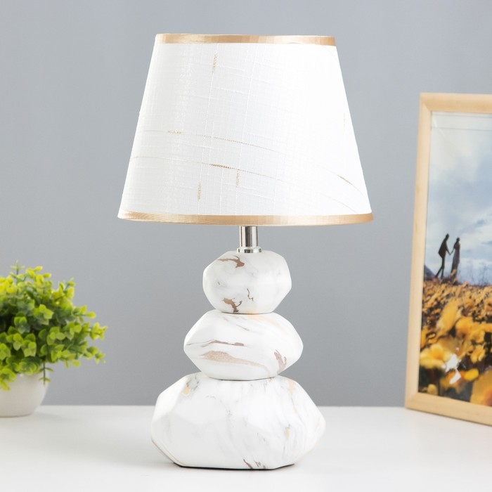 Настольная лампа Настольная лампа "Андри" E14 40Вт белый-золото 23х23х39 см RISALUX