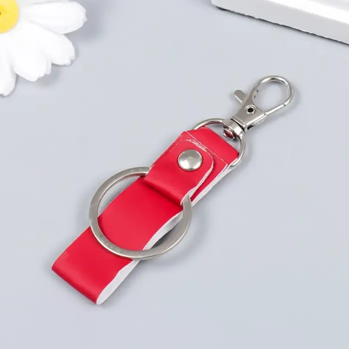 Брелок металл кожзам с карабином  Брелок металл кожзам с карабином "Ремешок - яркий"  7,5х3,2 см