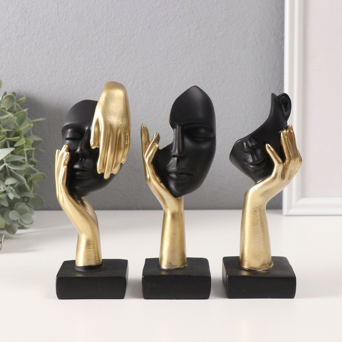 Сувенир полистоун бюст Сувенир полистоун бюст "Маска с золотой рукой" чёрный МИКС 4,6х5,1х17,5 см