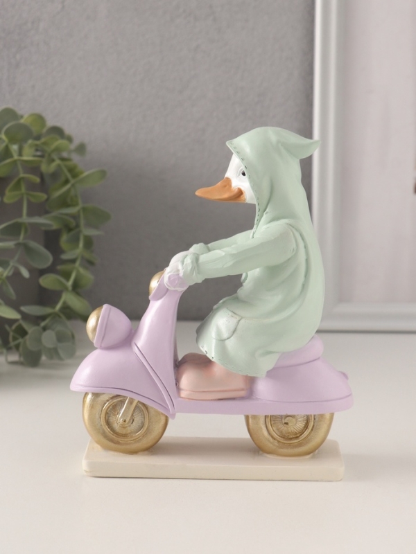 Сувенир полистоун Сувенир полистоун "Утка в зелёном дождевике на мопеде" 13х5,5х16 см