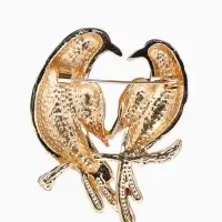 Брошь "Птицы парные", цветная в золоте
