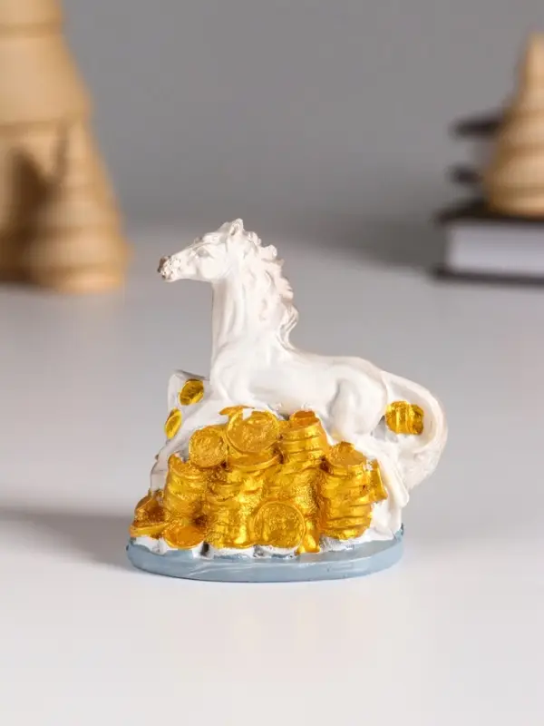 Сувенир полистоун Сувенир полистоун "Серый конь с горкой золотых монет" МИКС 6х3,5х6,4 см