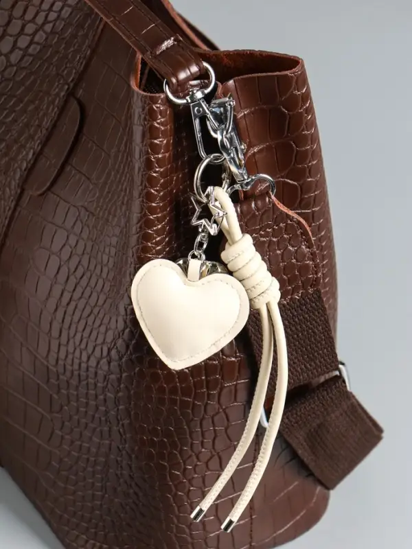 Брелок на карабине кожзам Брелок на карабине кожзам "Сердце" с узлом, белый 21х5,5х1,5 см