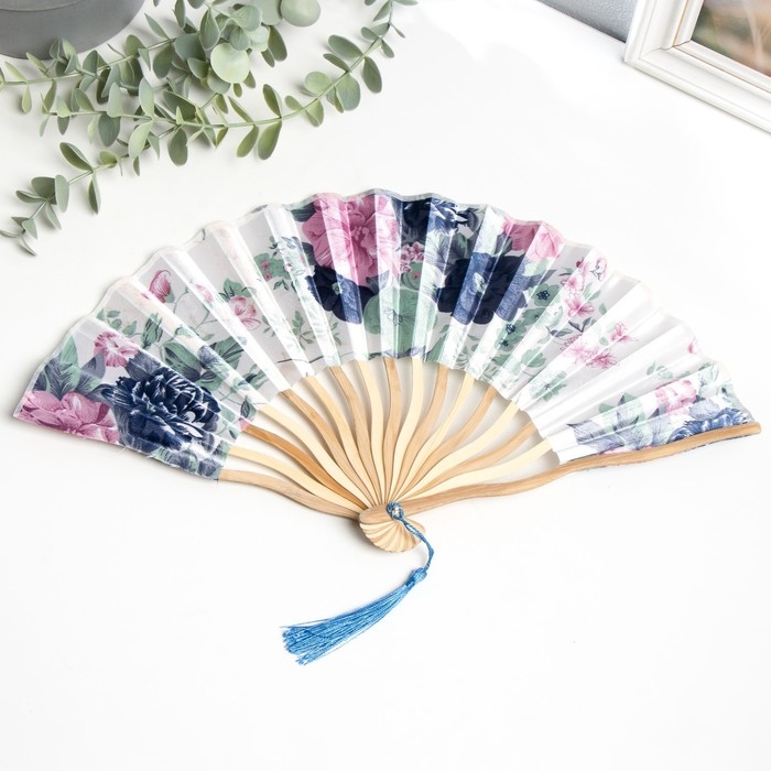 Веер бамбук, текстиль h=21 см изгиб, с кистью  Веер бамбук, текстиль h=21 см изгиб, с кистью "Цветы" в коробке, голубой
