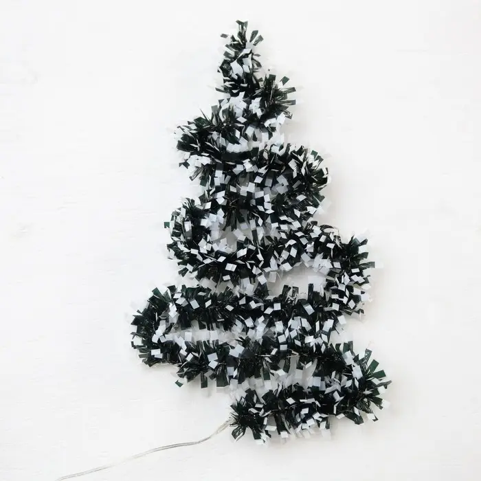 Гирлянда «Мишура» 1 м роса, IP20, зелёно-белая нить, 22 LED, 6 слоёв, d=5 см, свечение мульти, CR2032х2