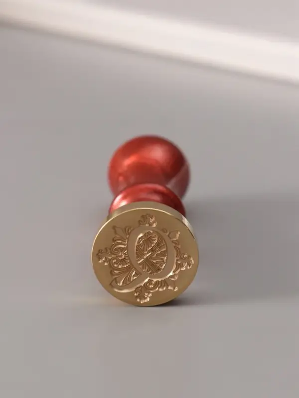 Печать для сургуча с пластиковой ручкой &laquo;Буква Q на вензеле&raquo;, 2.5&times;2.5&times;6.3 см