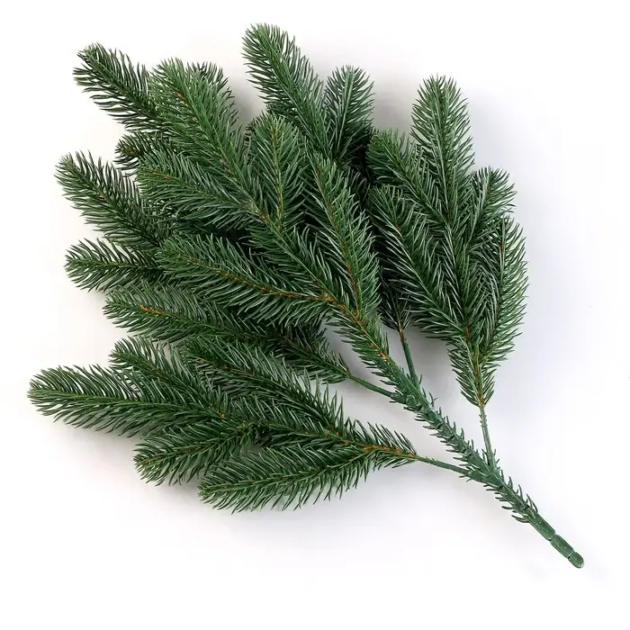 Еловая ветка зелёная, размер: 46 &times; 32 см, 1 шт.