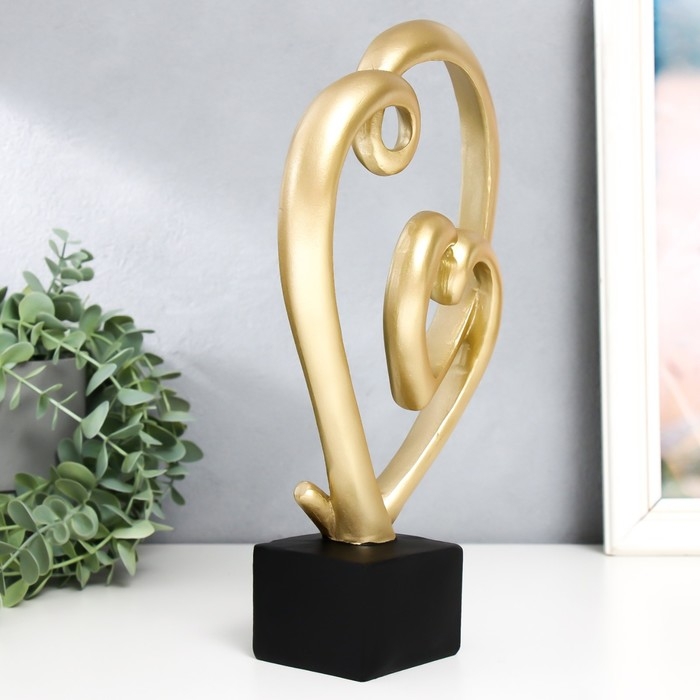 Сувенир полистоун  Сувенир полистоун "Двойное золотое сердце" на чёрной подставке 15,5х7х29 см