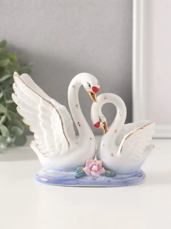 Фигурка керамика &laquo;Лебедь с лебёдушкой в пруду, в горошек&raquo;, 10 см