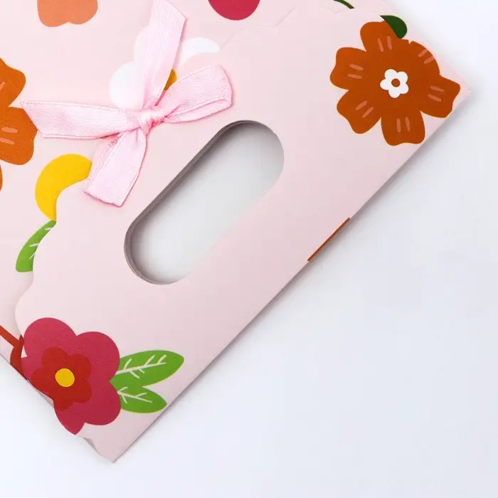 Подарочная коробка - пакет, упаковка с вырубной ручкой, «Летние цветы», 14×6×21 см Подарочная коробка - пакет, упаковка с вырубной ручкой, «Летние цветы», 14×6×21 см