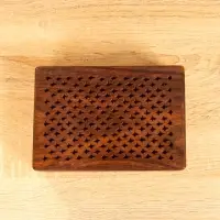 Шкатулка резная "Холи" 18х13х6 см, дерево шишам Шкатулка резная "Холи" 18х13х6 см, дерево шишам