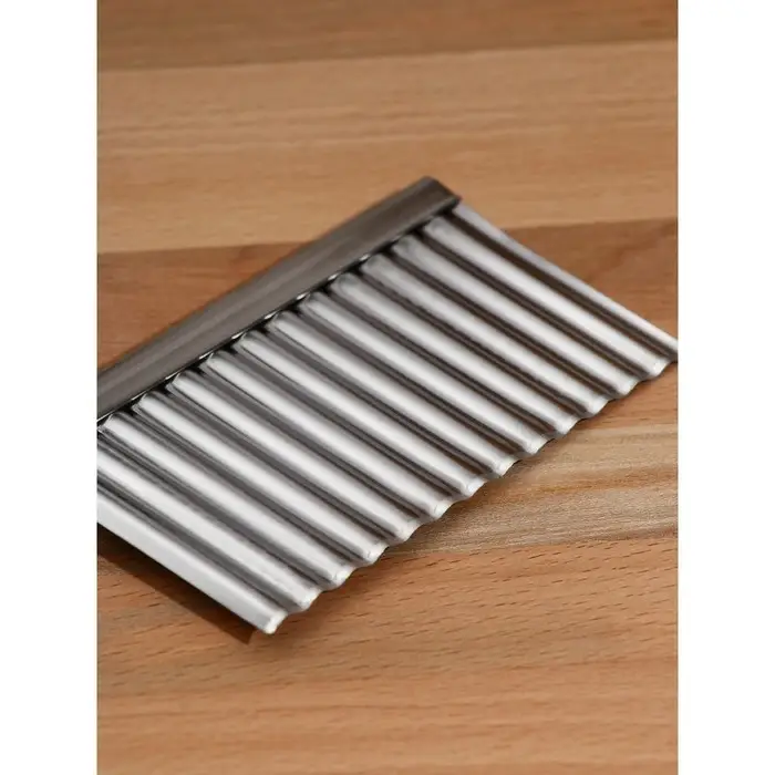 Нож для фигурной нарезки  Нож для фигурной нарезки "Розмарин" 21,8*5,8 см, цвет бордовый