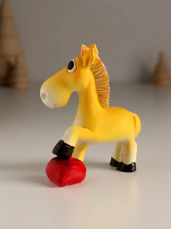 Сувенир полистоун Сувенир полистоун "Милая лошадка с сердечком" 7,5х2,5х7,4 см