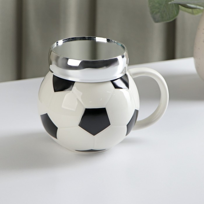 Кружка керамическая с крышкой &laquo;Футбольный мяч&raquo;, 380 мл