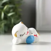 Фигурка керамика &laquo;Котик с мячом лёжа&raquo;, 7 см, белый, МИКС