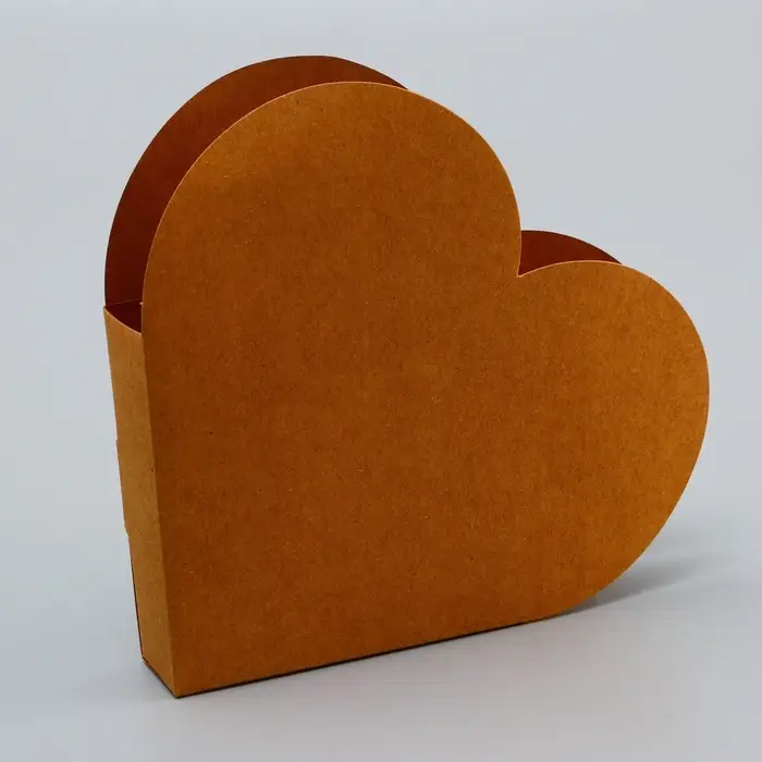 Подарочная коробка - сердце, с вкладышем внутри для конфет, открыток и сувениров, крафт, 10&times;10&times;3 см