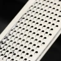Тёрка для сыра мелкая Доляна «Помощник», 21×5.5 см, с ручкой, серебристая