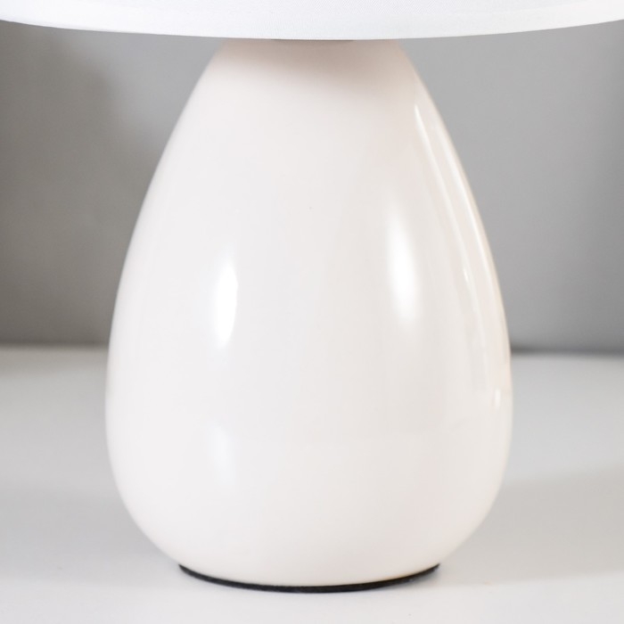 Настольная лампа "Джина" E14 40Вт белый 18х18х29 см RISALUX