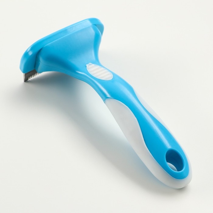 Дешеддер средний, лезвие шириной 6,5 см, голубой Дешеддер средний, лезвие шириной 6,5 см, голубой