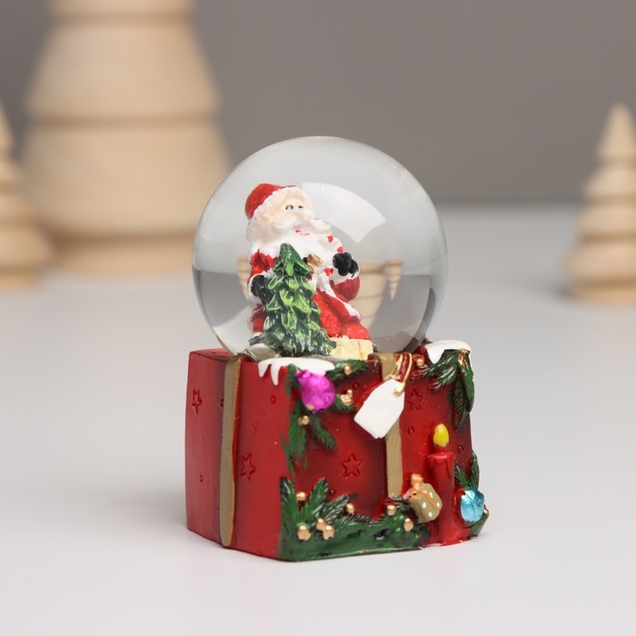 Сувенир полистоун водяной шар свет Сувенир полистоун водяной шар свет "Дед Мороз со списком подарков" МИКС 4,7х4,5х7 см