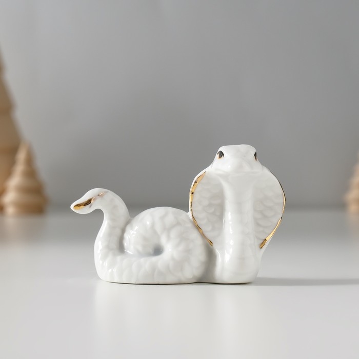 Сувенир керамика  Сувенир керамика "Белая кобра" с золотом 4,3х6,4х4,8 см