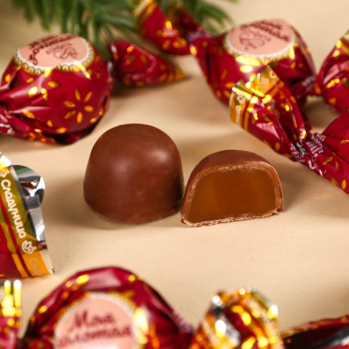 Шоколадные конфеты в коробке «Исполнения желаний», вкус: карамель, 200 г. Шоколадные конфеты в коробке «Исполнения желаний», вкус: карамель, 200 г.