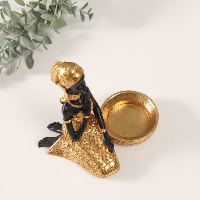 Сувенир полистоун подсвечник Сувенир полистоун подсвечник"Африканка Рудо в золотом платье у тазика"d=4 см 9,5х12,5х14 см