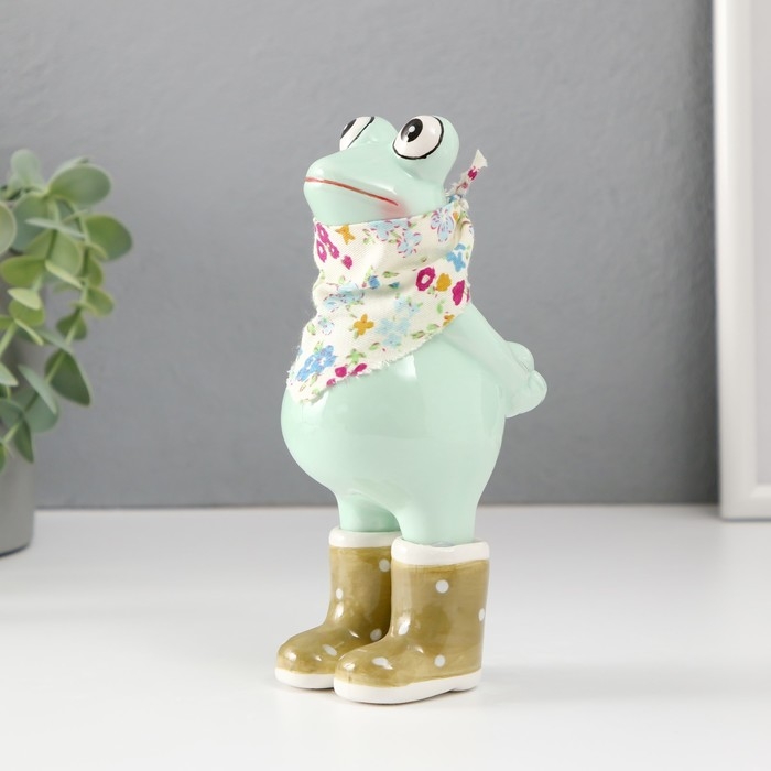 Сувенир керамика Сувенир керамика "Лягушонок в резиновых сапогах, с косынкой" 8,4х6х16,3 см