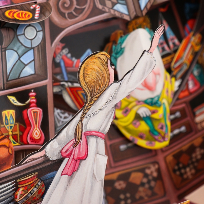 Книга с объемными картинками «Алиса в Зазеркалье» Книга с объемными картинками «Алиса в Зазеркалье»