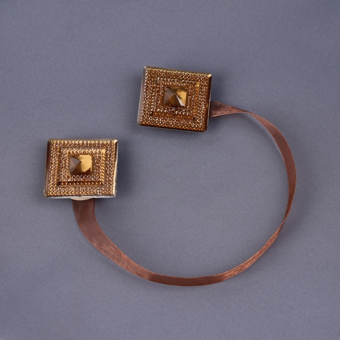 Подхват для штор «Блестящий квадрат», 4 × 4 см, цвет коричневый Подхват для штор «Блестящий квадрат», 4 × 4 см, цвет коричневый