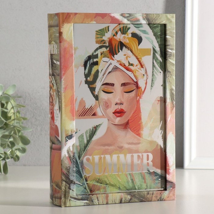 Сейф-книга дерево, кожзам, зеркало  Сейф-книга дерево, кожзам, зеркало "Девушка в ярком тюрбане" 24х16х5 см