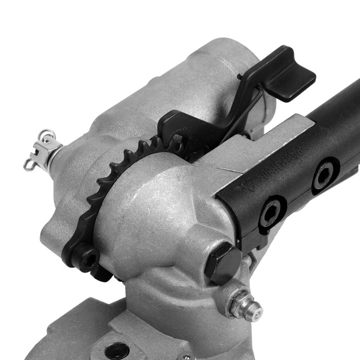 Насадка на триммер ТУНДРА, кусторез, 440 мм, посадочное место 26 мм, шкив 9 зубьев Насадка на триммер ТУНДРА, кусторез, 440 мм, посадочное место 26 мм, шкив 9 зубьев