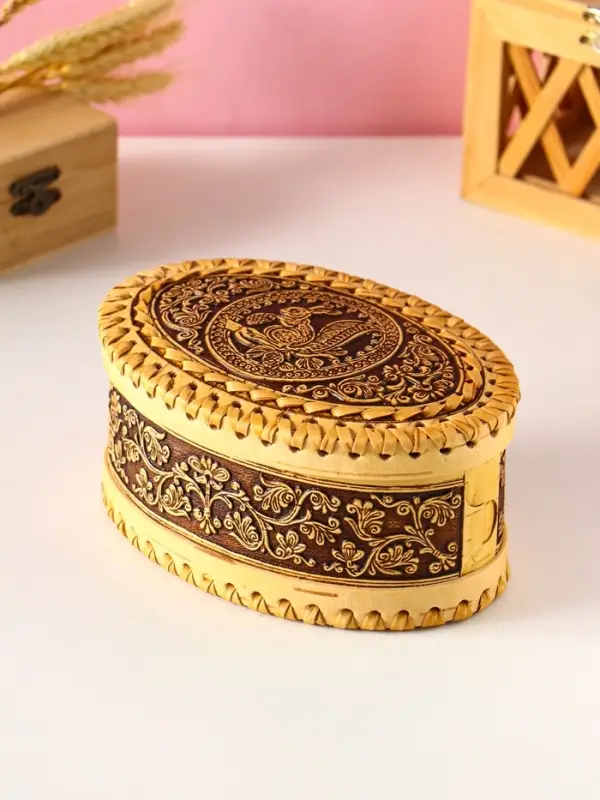 Шкатулка овальная  Шкатулка овальная "Маленькая Белочка", 14х9х6см, береста