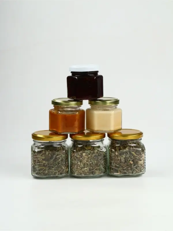 Подарочный набор новогодний &laquo;С Новым Годом&raquo; варенье с шишками, крем-мед 2 шт, чай в банке 3 шт   108