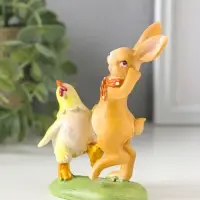 Сувенир полистоун "Зайчик и курочка танцуют на полянке" 8х3,5х10 см
