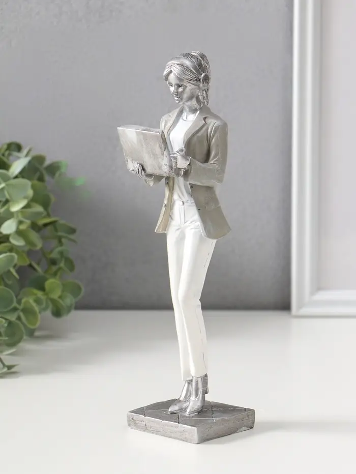 Сувенир полистоун "Девушка в бело-сером костюме с компьютером в наушниках" 24 см