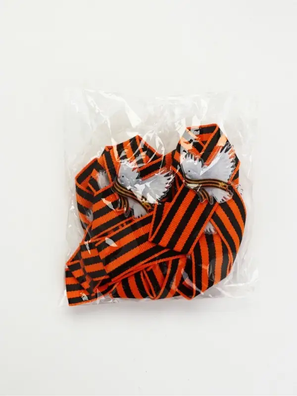 Набор из акриловых значков с лентой 10 шт "Голубь мира"