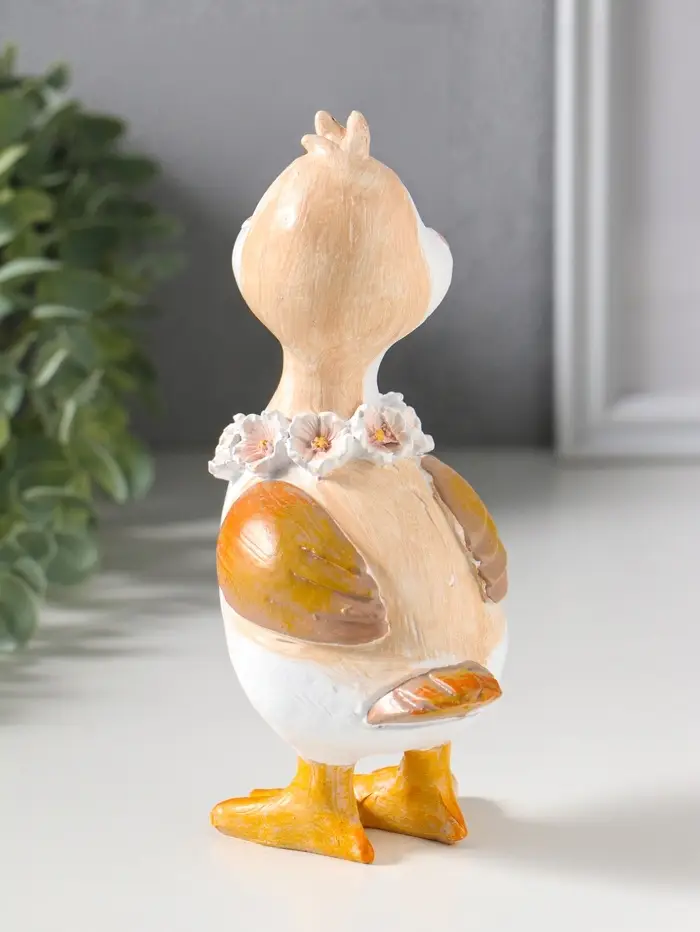 Сувенир полистоун "Утёнок с цветочным венком на шее" 9,5х6,5х17 см