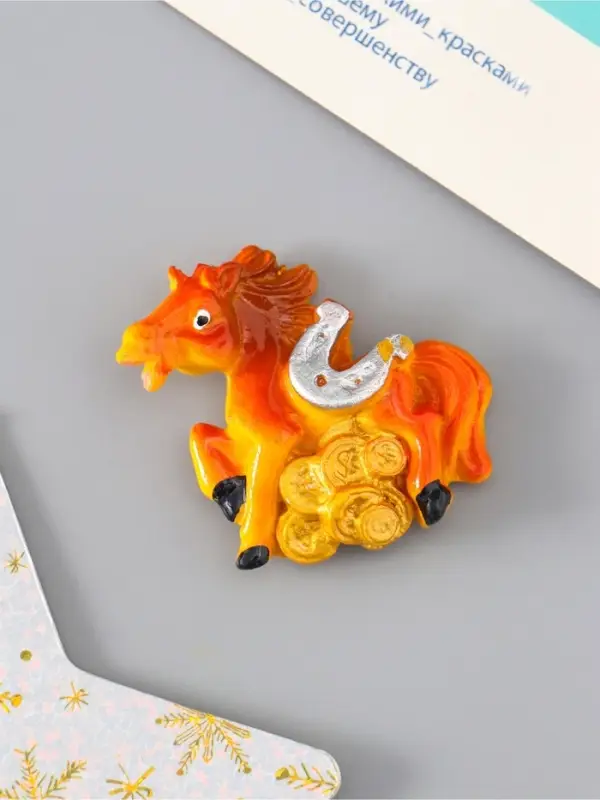 Магнит на холодильник &laquo;Коняшка с монетами и подковой&raquo;, полистоун, 3.5&times;4 см, МИКС